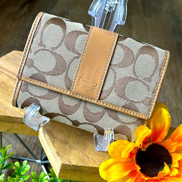 Coach Handbags - Coach Vintage Classic Signature Trifold Wallet